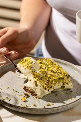Tiramisù al pistacchio – traditional Italian pistachio dessert – Amiata Tuscan restaurant Prague
